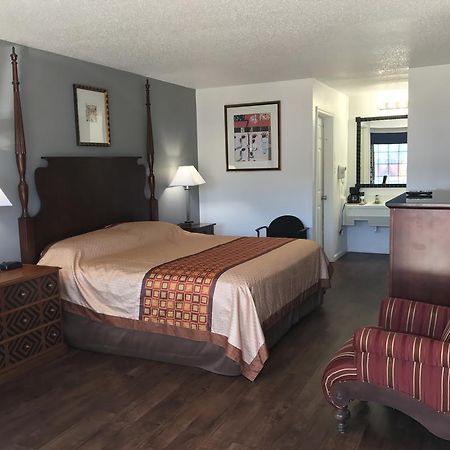 Americas Best Value Inn & Suites Расселвілль Екстер'єр фото