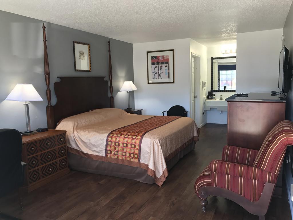 Americas Best Value Inn & Suites Расселвілль Екстер'єр фото